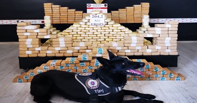 Hakkari'de 204 kilo eroin ele geçirdi