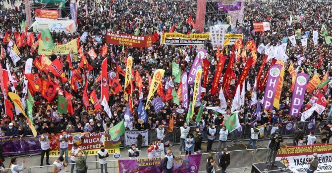 İstanbul, İzmir ve Antalya'da Newroz coşkusu