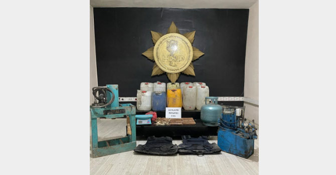 Yüksekova'da 425 litre asetik anhidrit ve 9 kilo patlayıcı ele geçirildi