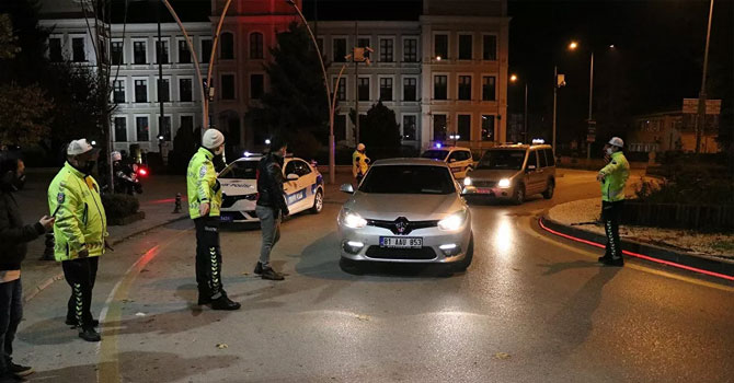 Kısıtlamalara uymayan 22 bin 810 kişiye ceza