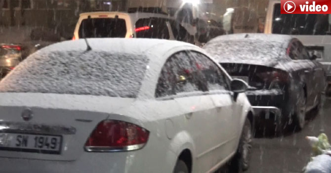 Hakkari'de kar yağışı: 36 köy yolu kapandı