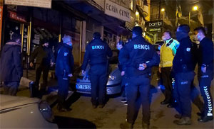 Takip ettiği kocasını bir kadının evinde yakalayınca ortalığı birbirine kattı