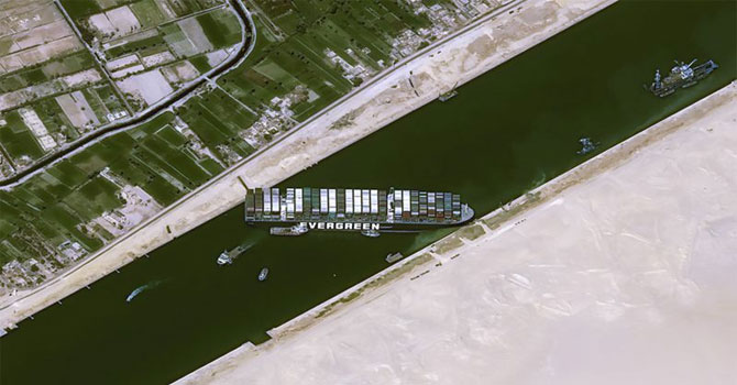 400 metrelik dev gemi Ever Given’ı kurtarma operasyonu