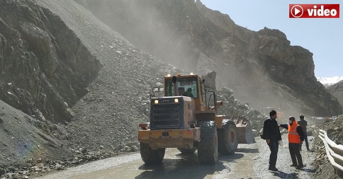 Hakkari-Yüksekova yolunu açma çalışmaları devam ediyor