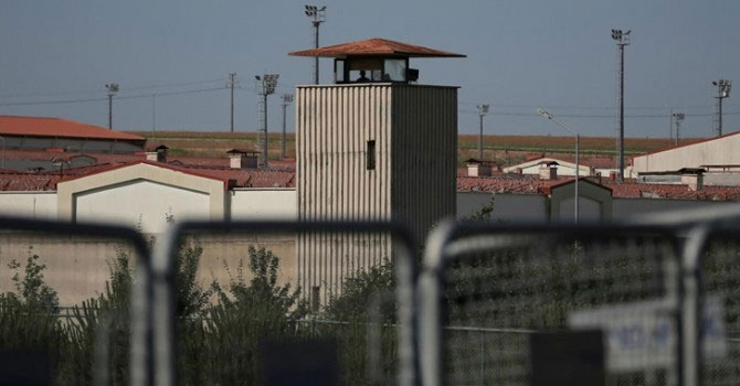 Corona virüs testi pozitif kişi cezaevi ziyaretinde yakalandı