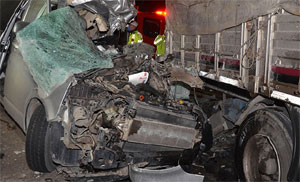 TIR'a arkadan çarptı bu hale geldi