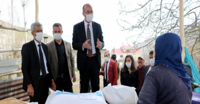 Esendere Belediyesi'nden 600 aileye gıda yardımı