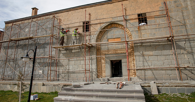 Hakkari Meydan Medresesi'nde çalışmalar sürüyor