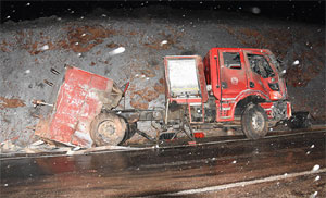 Yangına giden itfaiye aracı devrildi: 5 yaralı