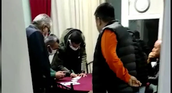 Evi kahvehaneye çeviren 20 kişiye 125 bin lira ceza