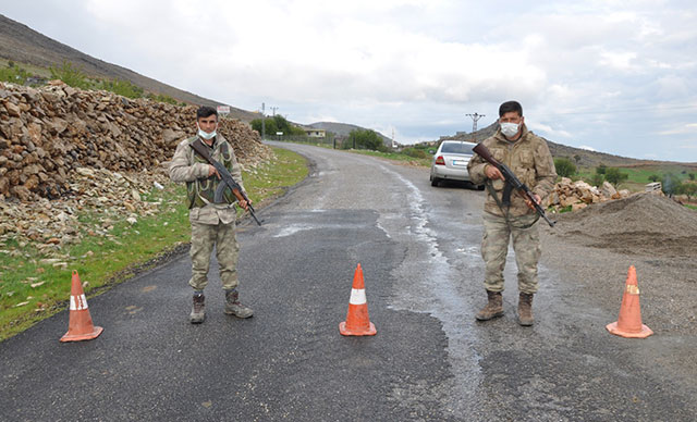 1 köy ve mahalle karantinaya alındı