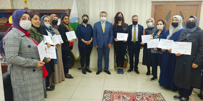Hakkari'de girişimci adayı kadınlar sertifikalarını aldı