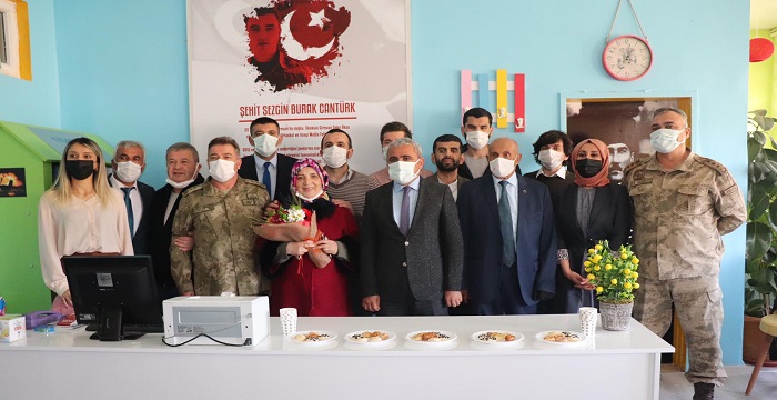 Şehitlerin İsimleri Hakkari'de Okul Kütüphanelerinde Yaşatılıyor