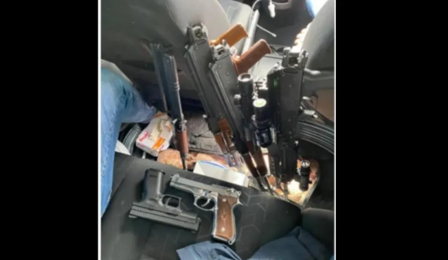 AK Partili başkan yardımcısı emekli amirallere silah gösterdi