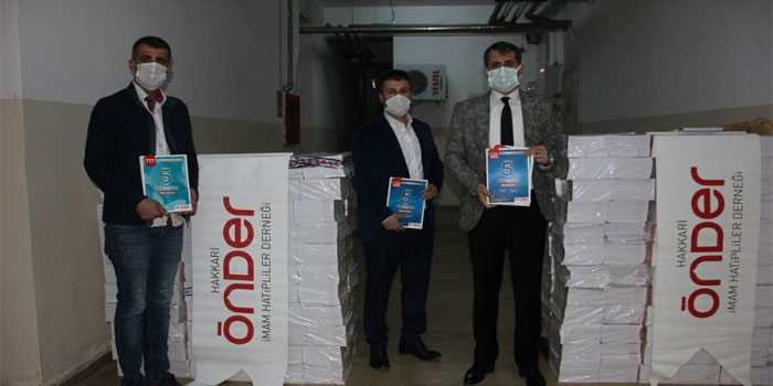 Hakkari'de öğrencilere kitap desteği