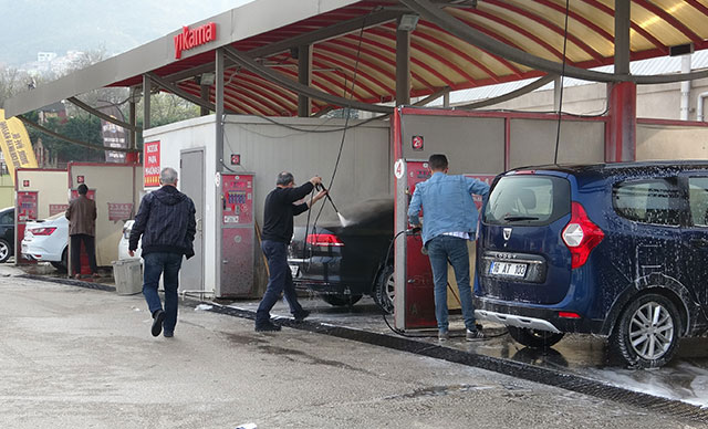 Çamur yağdı,  oto yıkamacılar doldu- taştı