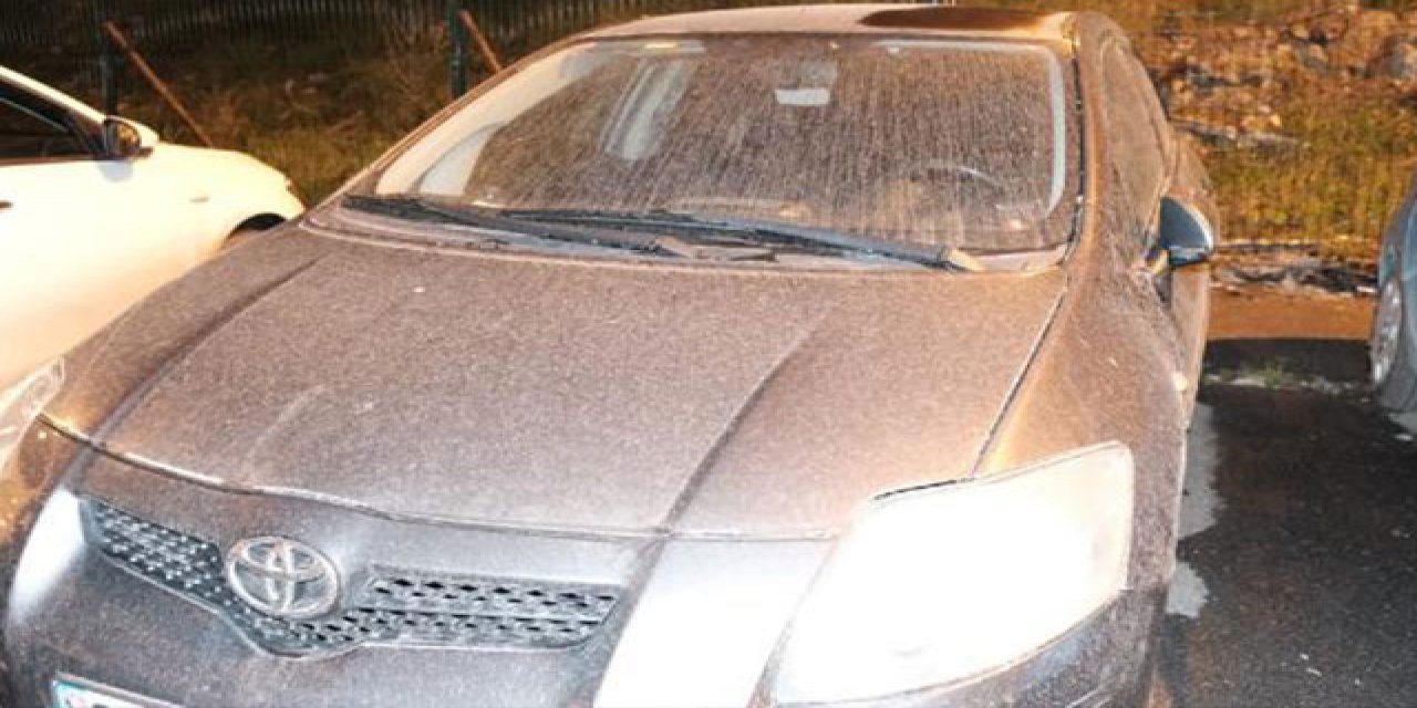 Çamur yağdı, sürücüler soluğu oto yıkamacılarda aldı