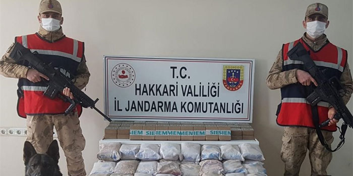 Yüksekova'da 105 kilogram uyuşturucu ele geçirildi: 2 gözaltı