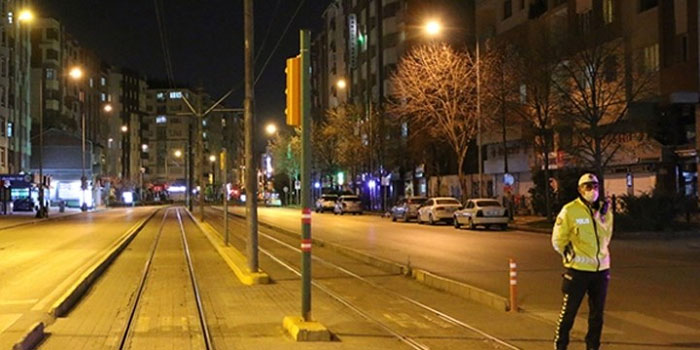 Geceleri sokağa çıkma kısıtlaması etkili bir yöntem mi?