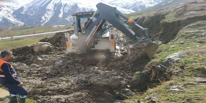 Hakkari'de 3 bin 500 rakımdaki su arızası giderildi