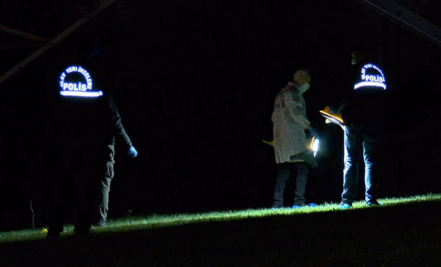 Bir kadın boğazından bıçaklanarak öldürüldü