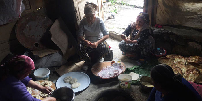 Hakkarili kadınların Ramazan'da ekmek dayanışması