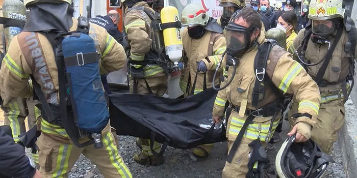 Hırdavat deposunda yangın: 4 kişinin cansız bedenine ulaşıldı