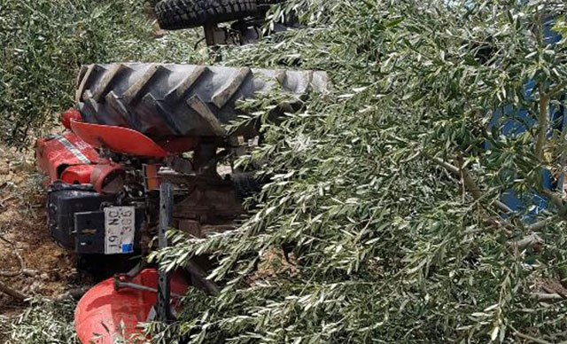 Traktörün altında kalan çiftçi hayatını kaybetti