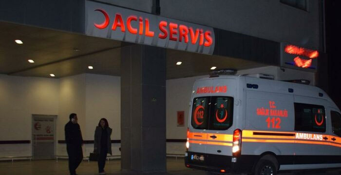 Husumetli komşular arasında satır ve bıçaklı kavga: 10 yaralı