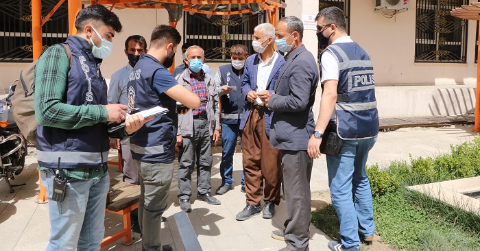 Hakkari'de polisten megafonla 'tam kapanmaya uyalım' anonsu