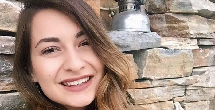 Esra Öğretmen canlı ders anlatırken hayatını kaybetti