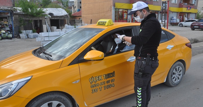 Yüksekova polisinden korona virüse karşı sıkı denetim