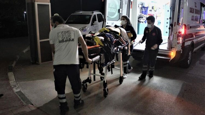 Tarım işçilerini taşıyan minibüs otoyoldaki tünelde takla attı: 16 yaralı