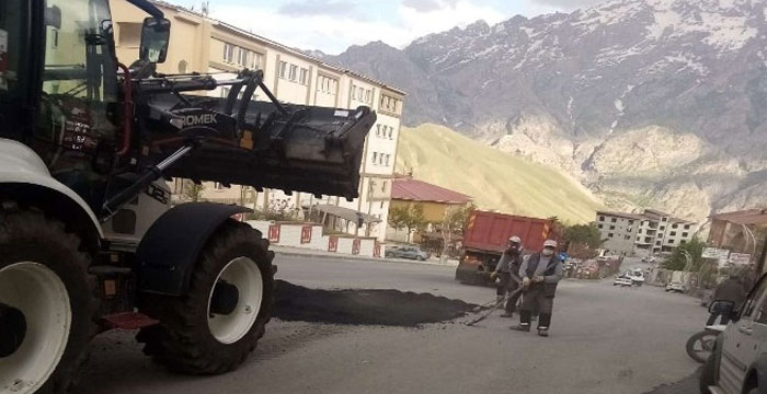 Hakkari'de yol onarım çalışması