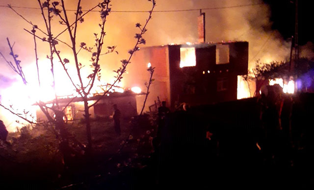 6 kardeşe ait 6 evde yangın