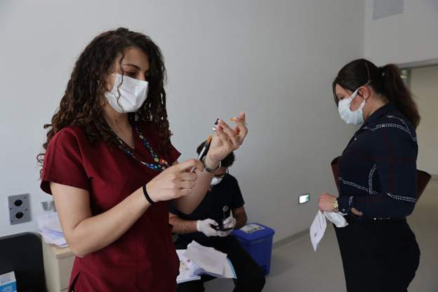 Türkiye'de aşı yaptıran sayısı 10 milyonu geçti