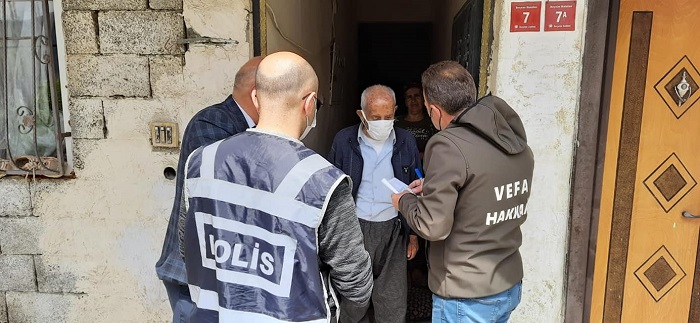 Hakkari'deki destek ödemeleri evlere götürülüyor