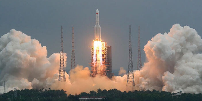 Çin'in kontrolden çıkan roketi Maldivler yakınlarına düştü