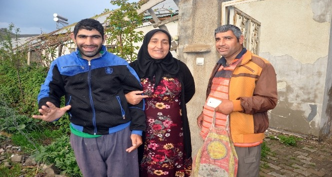 Naciye anne 35 senedir 4 engelli çocuğuna bakıyor