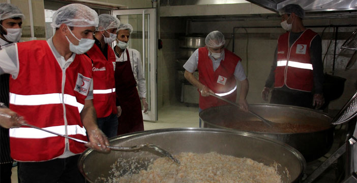 Türk Kızılay Hakkari'de her gün 500 kişiye iftar yemeği ulaştırıyor