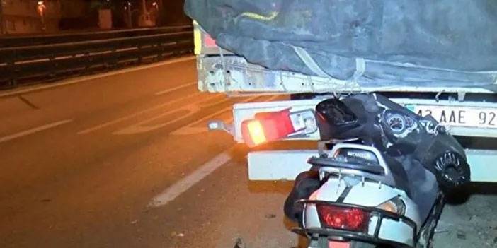 Motosiklet TIR’a saplandı: 1 ölü, 1 yaralı