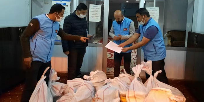 Hakkari Müftülüğü'nden 450 aileye gıda paketi