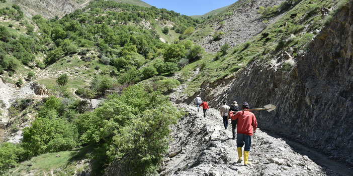 Hakkari'de 40 yıl sonra köylerine dönen vatandaşlar çifte bayram yaşadı