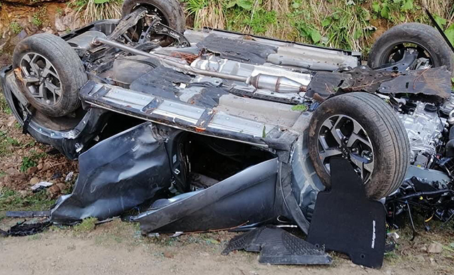 Alt yola devrildi: 2'si çocuk 7 yaralı