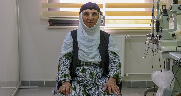 Görme kaybı yaşayan kadının sağ gözünden alınan retina dokusu sol gözüne ışık oldu