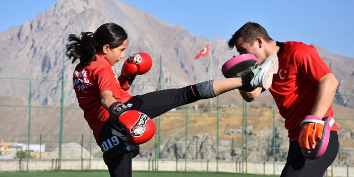 Oktay ve Selçuk Hakkarili Gizem Nur Tatlı ile görüştü