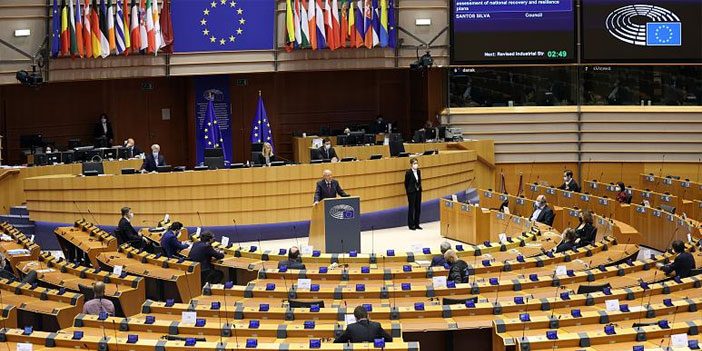 Avrupa Parlamentosu, AB'nin Türkiye ile tam üyelik müzakerelerini askıya almasını istedi