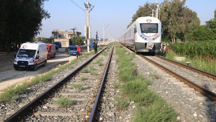 Trenin çarptığı kadın yaşamını yitirdi
