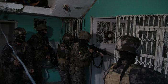 Emniyet'ten 8 ilde operasyon