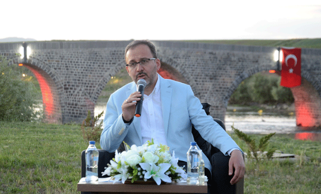Bakan Kasapoğlu Muş’ta spor tesisleri sözü verdi